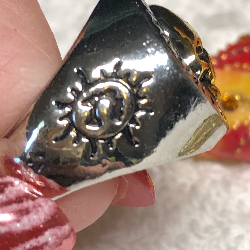 LAST CHANCE Mens skull ring -silver colored gold accent 2D - Picture 6 of 11